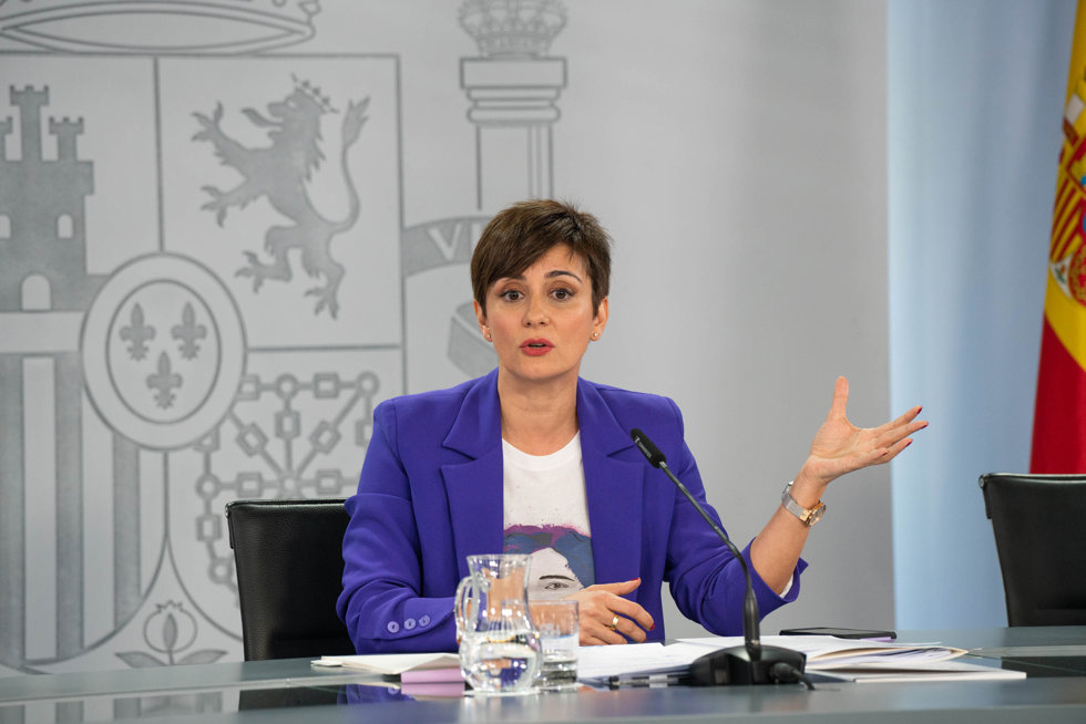 La ministra de Política Territorial y portavoz del gobierno, Isabel Rodríguez, durante una rueda de prensa posterior al Consejo de Ministros, en el Palacio de La Moncloa, a 7 de marzo de 2023, en Madrid (España).