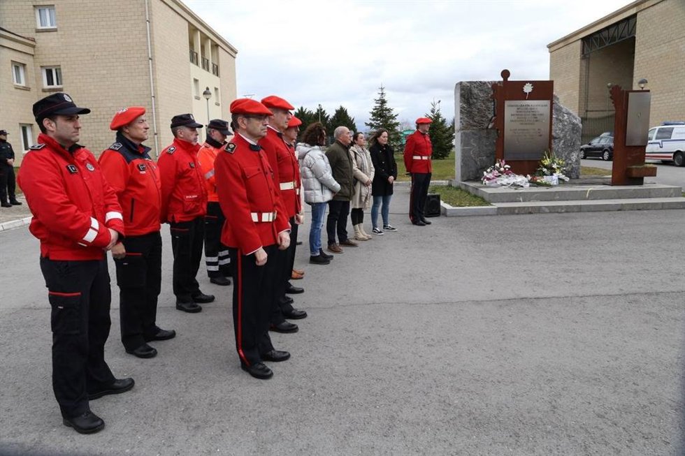 Homenajea de la Ertzaintza a Carlos Díaz Arcocha, superintendente asesinado por ETA en Vitoria-Gasteiz en 1985
