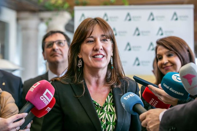 La consejera de Igualdad y portavoz del Gobierno regional, Blanca Fernández, asiste a la clausura del Encuentro de Mujeres del Medio Rural Mujer y liderazgo.