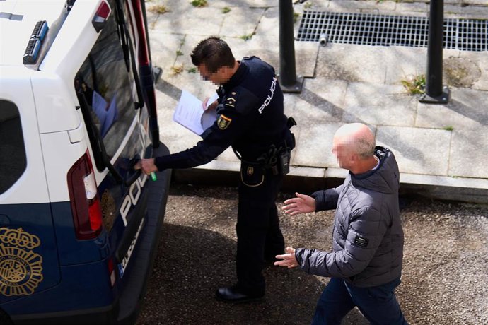 El jefe del Servicio de Carreteras de la Consejería de Obras Públicas, M. A. D., a su llegada al Complejo Judicial de Las Salesas el 24 de febrero 