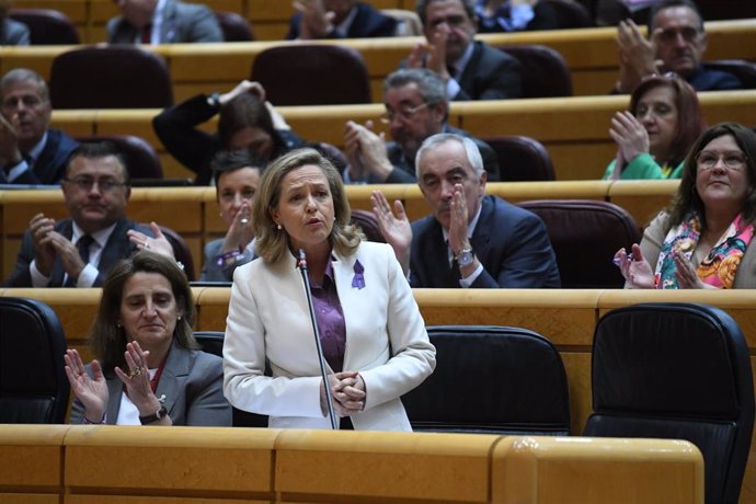 La vicepresidenta primera y ministra de Asuntos Económicos y Transformación Digital, Nadia Calviño, interviene durante una sesión de control al Gobierno en el Senado, a 7 de marzo de 2023, en Madrid (España). 