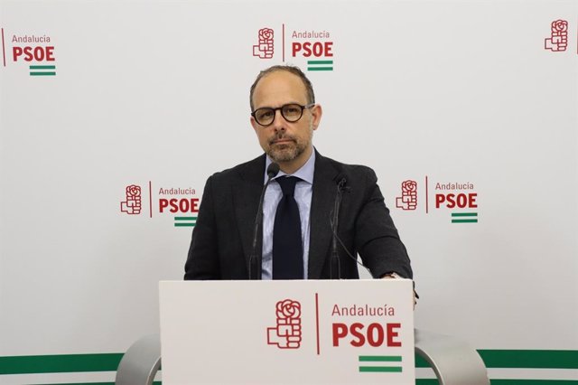 El portavoz del PSOE-A en la Comisión de Universidad, Investigación e Innovación del Parlamento andaluz, Antonio Ruiz Sánchez, en la sede del PSOE de Córdoba.