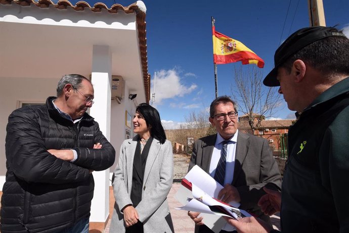 Visita de Gobierno, Diputación de Granada y Ayuntamiento de Gor al acuartelamiento de la Guardia Civil en esta localidad de la comarca de Guadix