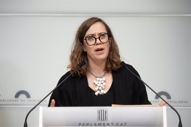 Archivo - La portavoz de la CUP en el Parlament, Eulàlia Reguant, durante una rueda de prensa posterior a la Mesa del Parlament, a 20 de diciembre de 2022, en Barcelona, Catalunya (España).
