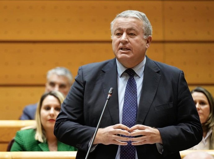 El senador del Grupo Parlamentario Popular Francisco Bernabé