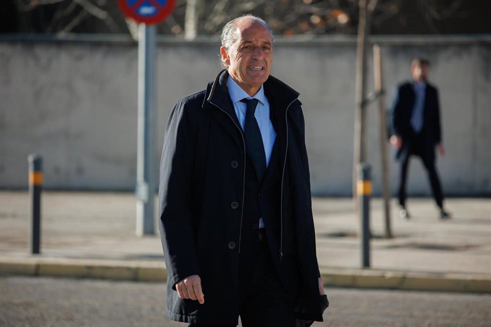 El expresidente de la Comunidad Valenciana Francisco Camps a su llegada a la Audiencia Nacional de San Fernando de Henares, a 28 de febrero de 2023, en San Fernando de Henares, Madrid (España).