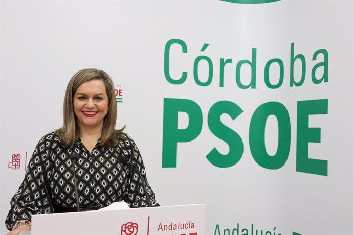 Archivo - La senadora del PSOE por Córdoba María Jesús Serrano, en la sede de su partido en una imagen de archivo.
