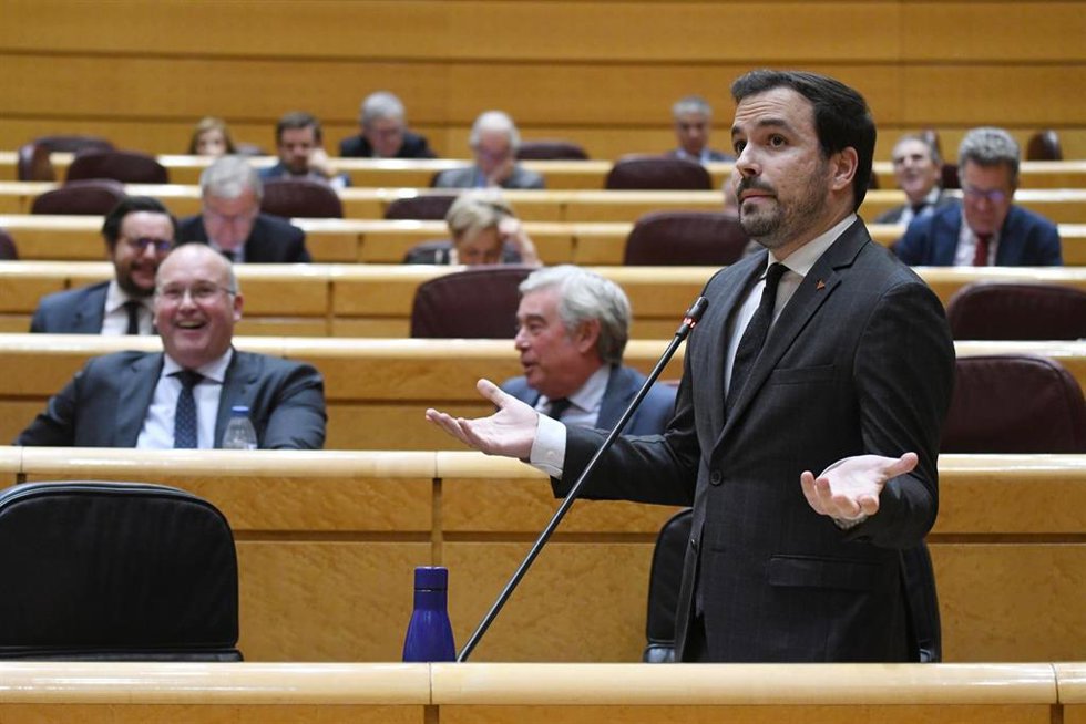 El ministro de Consumo, Alberto Grazón, interviene durante una sesión de control al Gobierno en el Senado, a 7 de marzo de 2023, en Madrid (España). Durante el pleno, el Partido Popular ha presentado una moción por la que se insta al Gobierno a solicita