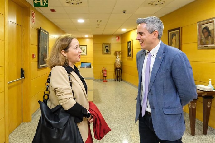 El vicepresidente y consejero de Universidades, Igualdad, Cultura y Deporte, Pablo Zuloaga, se reúne con la presidenta del Centro Superior de Investigaciones Científicas, Eloísa del Pino