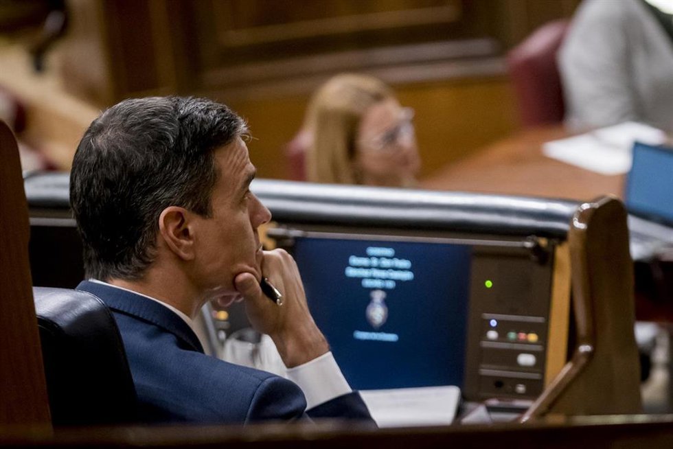 Archivo - El presidente del Gobierno, Pedro Sánchez, durante una sesión plenaria en el Congreso de los Diputados.