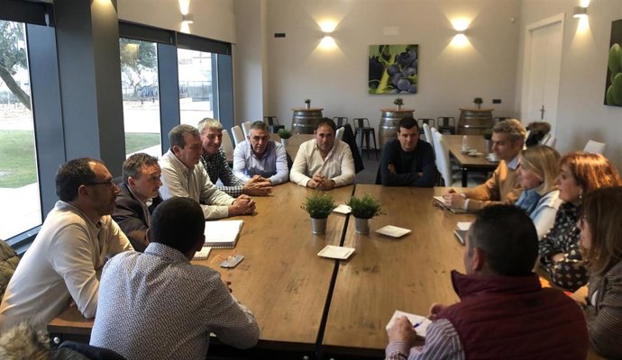 El Gobierno de La Rioja reitera su compromiso de apoyo al sector vitivínicola