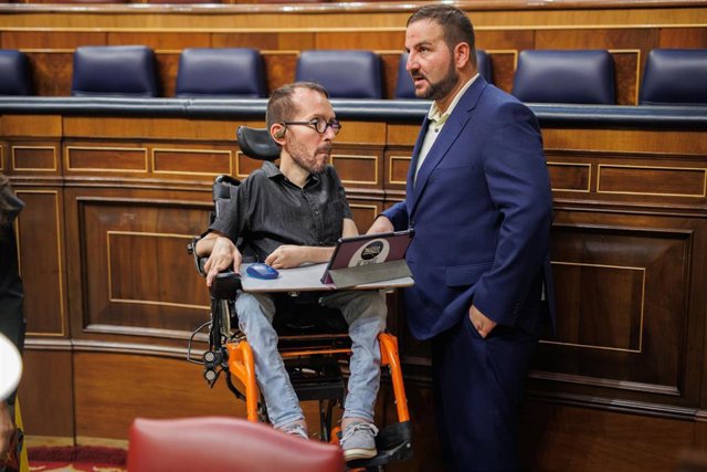 Archivo - El portavoz de Unidas Podemos, Pablo Echenique (i), y el diputado de Unidas Podemos en el Congreso, Ismael Cortés