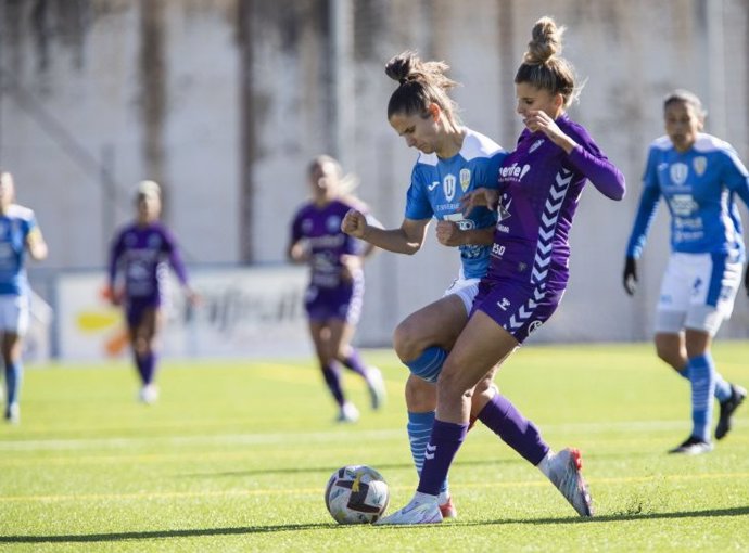 Imagen de un partido entre el Alhama CF y la UDG Tenerife