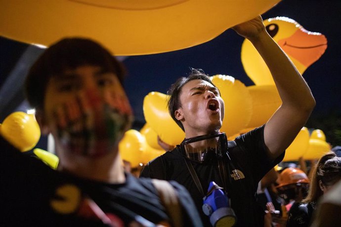 Archivo - Protestas prodemocracia en Tailandia en novimebre de 2022, manifestantes utilizan el pato de goma como un símbolo