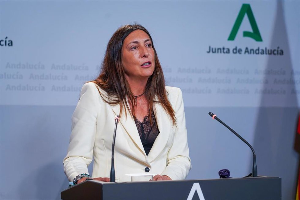 La consejera de Inclusión Social, Juventud, Familias e Igualdad, Loles López, , interviene en la rueda de prensa posterior al Consejo de Gobierno de la Junta de Andalucía, a 07 de marzode 2023, en Sevilla (Andalucía, España).Como cada martes, el Consejo