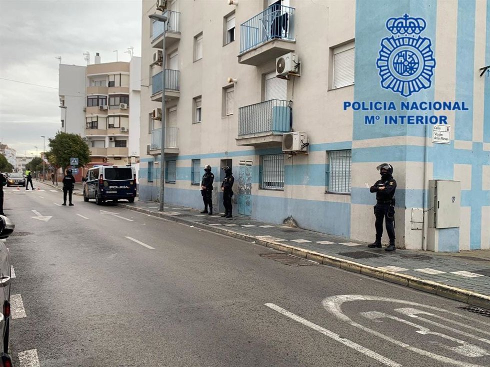 Intervención policial contra la trata de personas y explotación sexual en Rota.