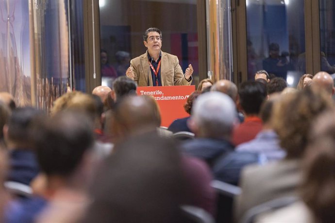 El candidato del PSOE a la Presidencia del Cabildo de Tenerife, Pedro Martín, interviene ante el Comité Insular