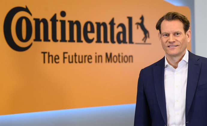 Archivo - 09 March 2022, Lower Saxony, Hanover: Nikolai Setzer, Chairman of the Executive Board of Continental AG, poses for a photo during a photo opportunity at Continental's annual press conference. Photo: Julian Stratenschulte/dpa