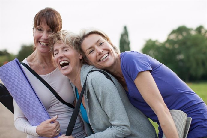 Archivo - Mujeres riendo.