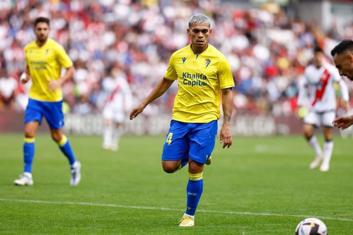 Archivo - El delantero uruguayo Brian Ocampo durante un partido con el Cádiz