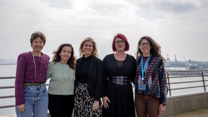 Las profesionales del Puerto de Barcelona que han participado en el vídeo.