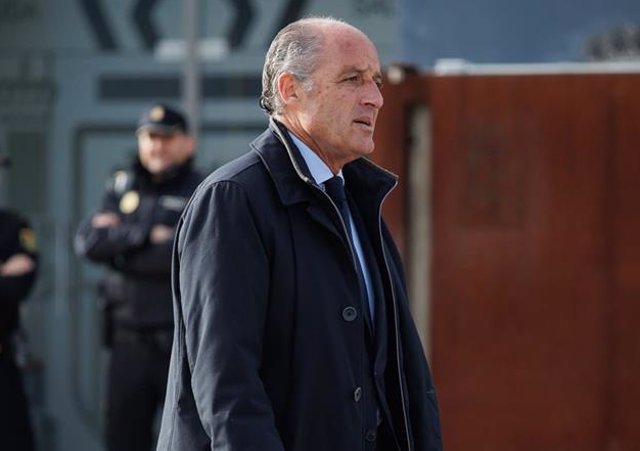 El expresidente valenciano Francisco Camps a su llegada a la sede de la Audiencia Nacional, a 20 de febrero de 2023, en San Fernando de Henares, Madrid (España). El juicio al expresidente valenciano Francisco Camps por una rama del caso Gürtel se reanuda 