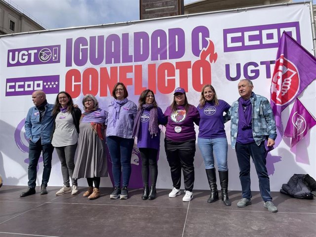 Concentración reivindicativa por el 8M de CCOO y UGT