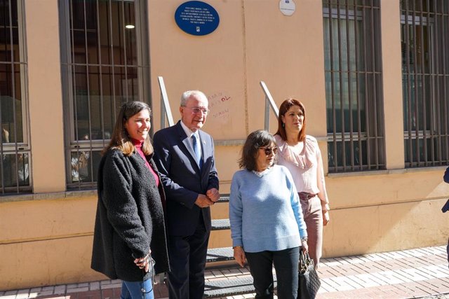 Málaga homenajea a Pepa Flores con una placa del Plan 'Málaga hace historia' coincidiendo con el 8M