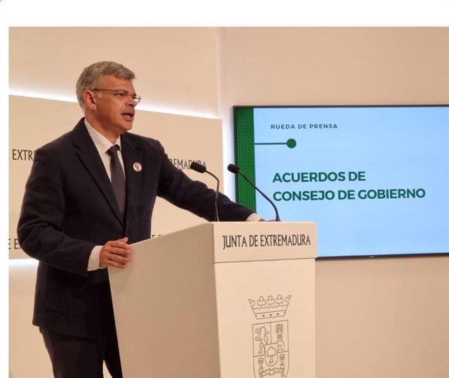 El portavoz de la Junta de Extremadura, Juan Antonio González, en rueda de prensa