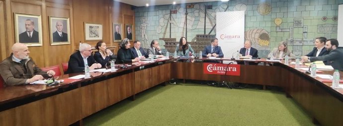 Reunión del candidato del PP a la Presidencia del Principado, Diego Canga, con representantes de la Cámara de Comercio de Avilés