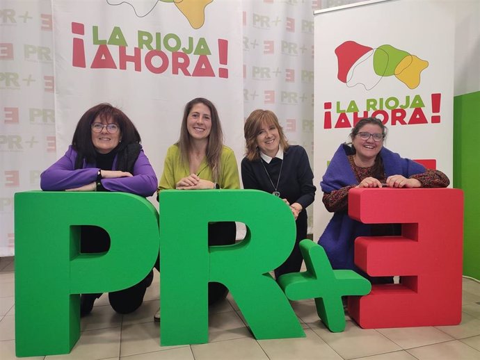 La coordinadora de España Vaciada, Inmaculada Sáenz, junto a las vicepresidentas del Partido Riojano Rita Beltrán, Montse Bañares y Cristina Galilea