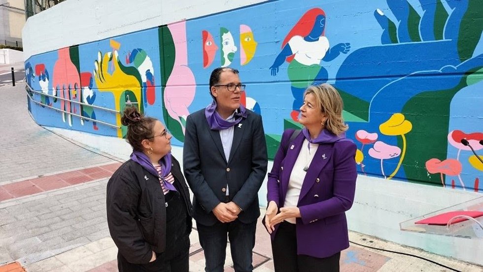 Presentación de un mural sobre mujer e igualdad en Ortuella (Gipuzkoa)