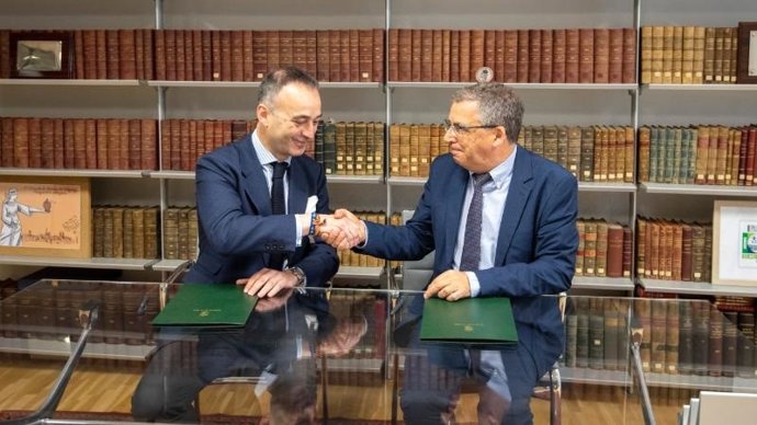 Firma del convenio de colaboración para garantizar la formación de letrados para el funcionamiento del servicio de mediación