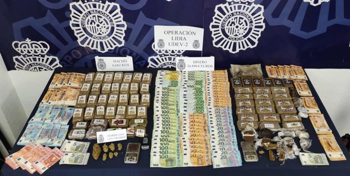 Dinero y droga intervenidos en una operación policial