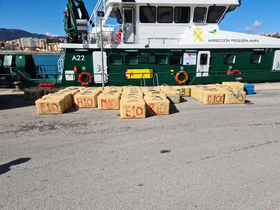 Fardos de hachís incautados en aguas del Estrecho por la Guardia Civil de Algeciras (Cádiz)