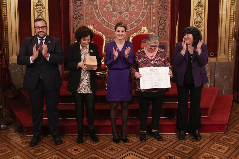 El vicepresidente Javier Remírez; la presidenta de COMFIN, Yolanda Rodríguez; la presidenta de Navarra, María Chivite; la vicepresidenta de COMFIN, Emma Iñigo, y la directora gerente del INAI, Eva Istúriz.