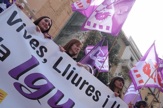 Assistents en la manifestació pel 8M a Tarragona