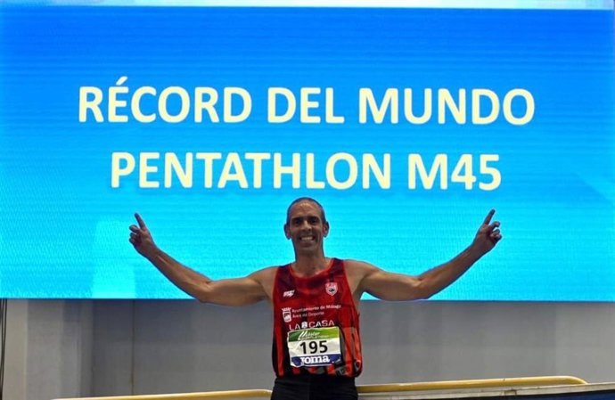 El bombero del Consorcio de la Diputación de Sevilla Óscar González.