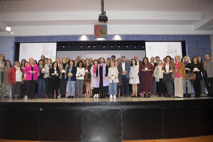 La delegada de Igualdad de la Diputación de Córdoba, Alba Doblas (centro), en el acto de entrega de los premios 'Córdoba en Igualdad'.