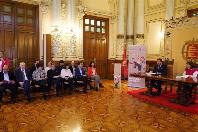 El Alcalde De Valladolid, Óscar Puente, Durante El Acto Institucional Del Día Internacional De La Mujer.
