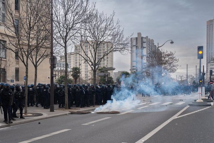 Despliegue policial durante las protestas por la reforma de las pensiones en París