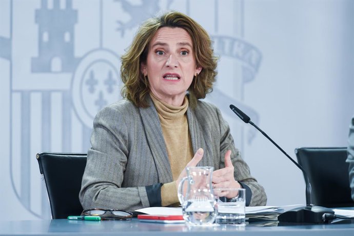 La vicepresidenta tercera del Gobierno de España y ministra para la Transición Ecológica y el Reto Demográfico, Teresa Ribera, interviene durante una rueda de prensa posterior al Consejo de Ministros, en el Palacio de La Moncloa, a 28 de febrero de 2023