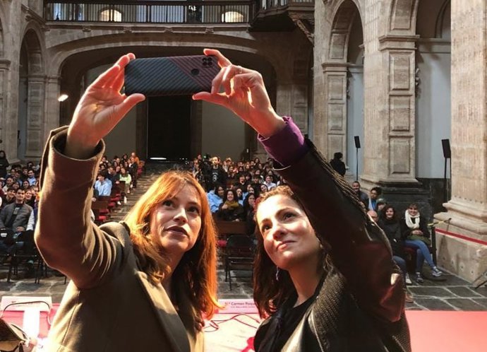 L'escriptora Lola Mascarell en la trobada en la Biblioteca Valenciana