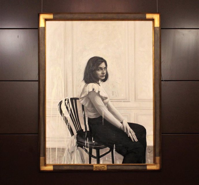 El retrato de la poeta uruguaya se ha colgado en el Salón Italiano.