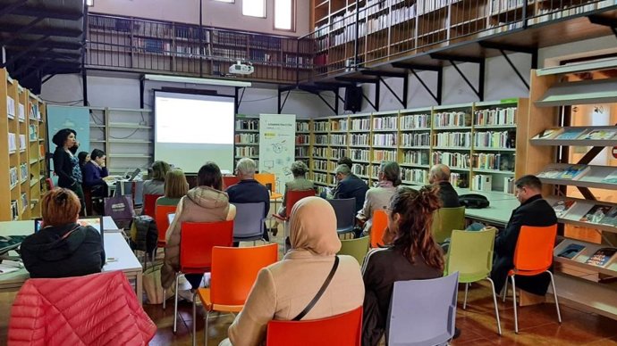 Presentación del plan 'La Administración cerca de ti' en la Biblioteca Municipal de Porreres.