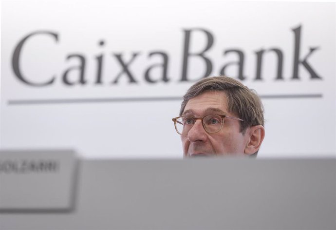 Archivo - El presidente de CaixaBank, José Ignacio Goirigolzarri, interviene durante una rueda de prensa en la Sede social de CaixaBank