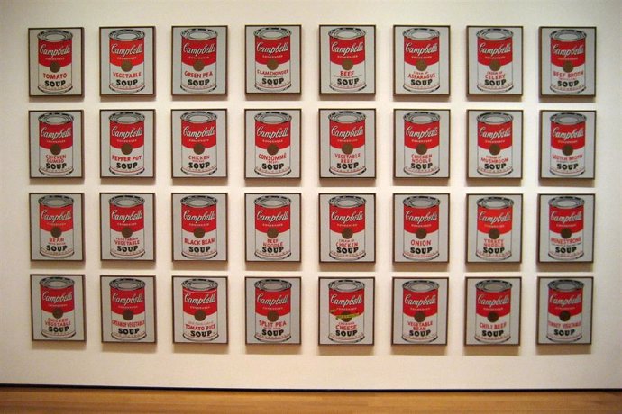 Archivo - Las latas de sopa Campbell de Andy Warhol se exponen en la Galería Nacional de Australia en Canberra.