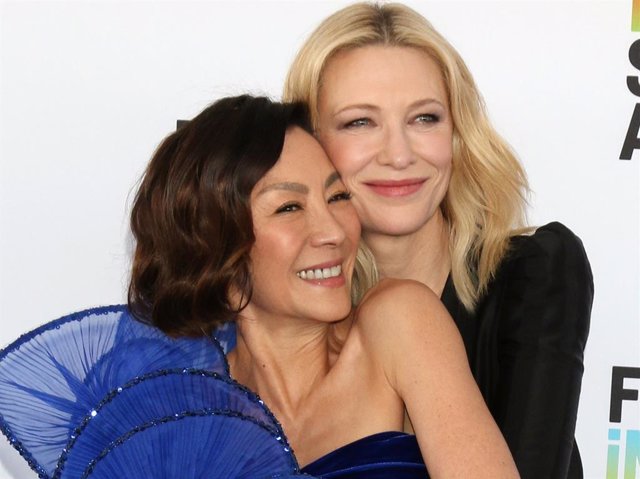 Michelle Yeoh viola las normas de la Academia al criticar la nominación al Oscar de Cate Blanchett