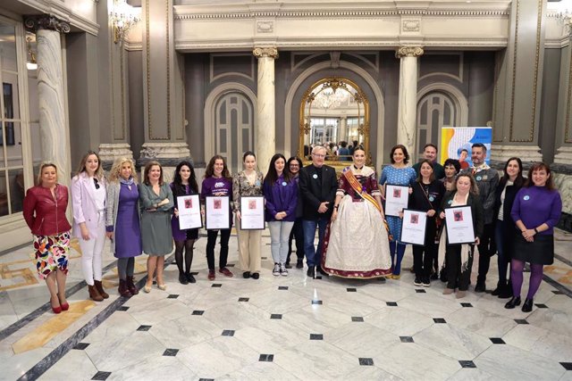 Archivo - L'alcalde de València, Joan Ribó, participa en l'acte “Dones de la Festa 2023”, reconeixement a dones pel seu treball en favor de la cultura festiva de la ciutat