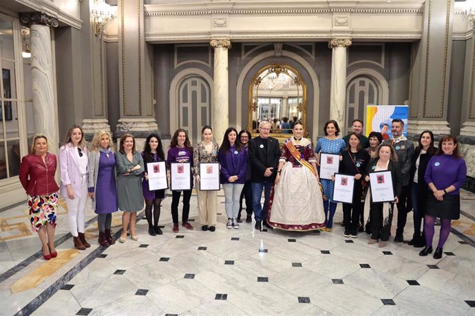 Archivo - L'alcalde de Valncia, Joan Ribó, participa en l'acte Dones de la Festa 2023, reconeixement a dones pel seu treball en favor de la cultura festiva de la ciutat
